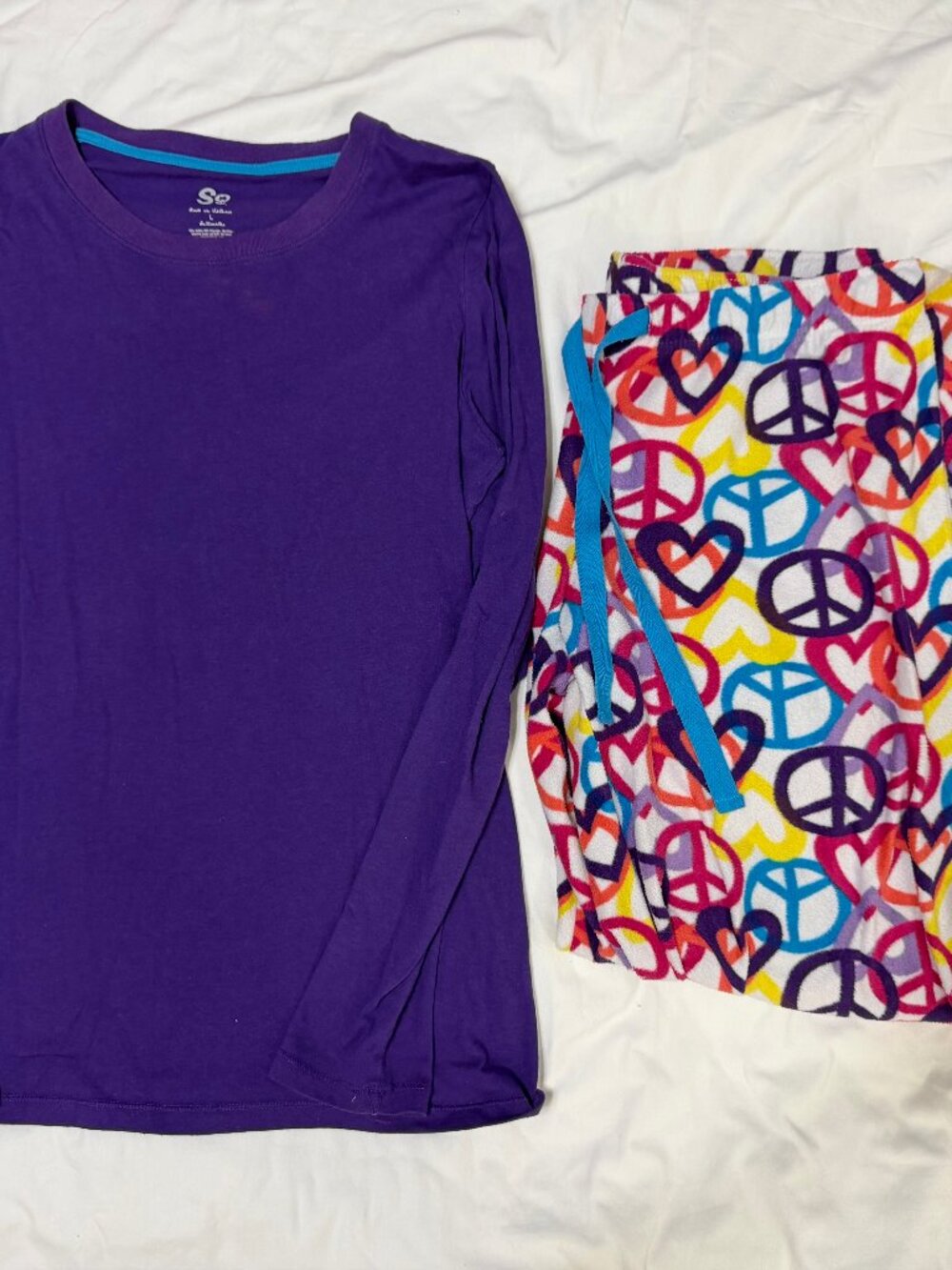 COOL SO FROM KOHLS 2 PC PAJAMAS SET PURPLE TOP, PEACE & HEARTS FLEECE BOTTOMS L